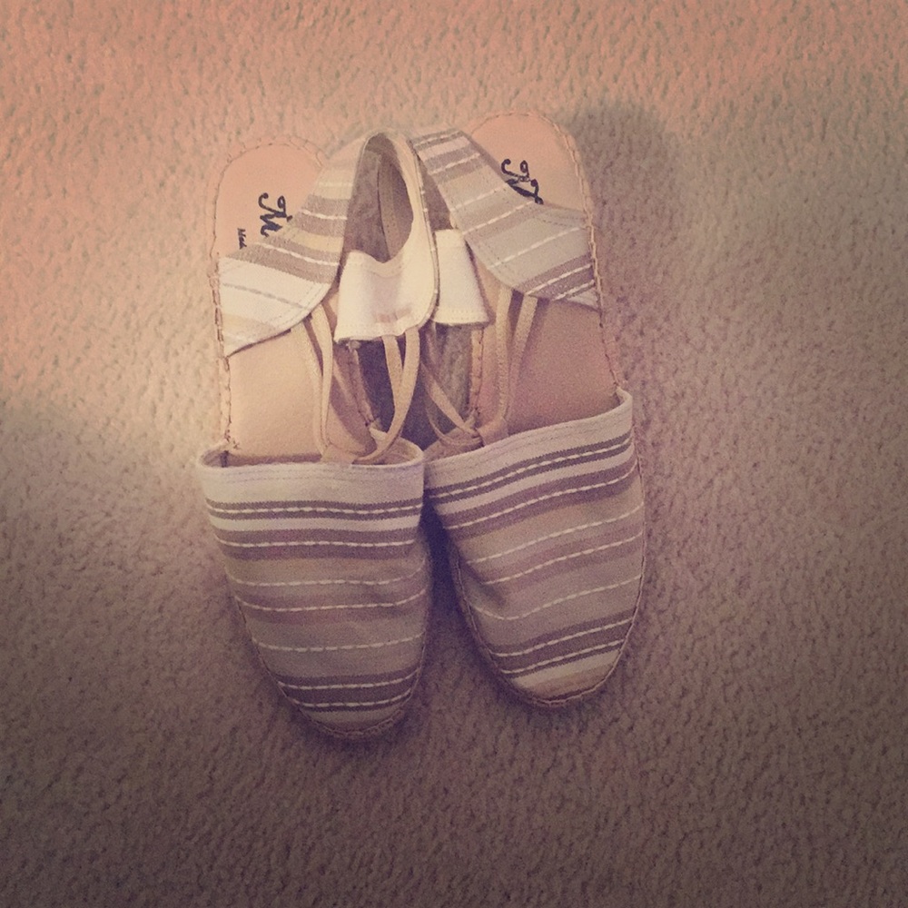 Beige and White Espadrilles shoes - size 9